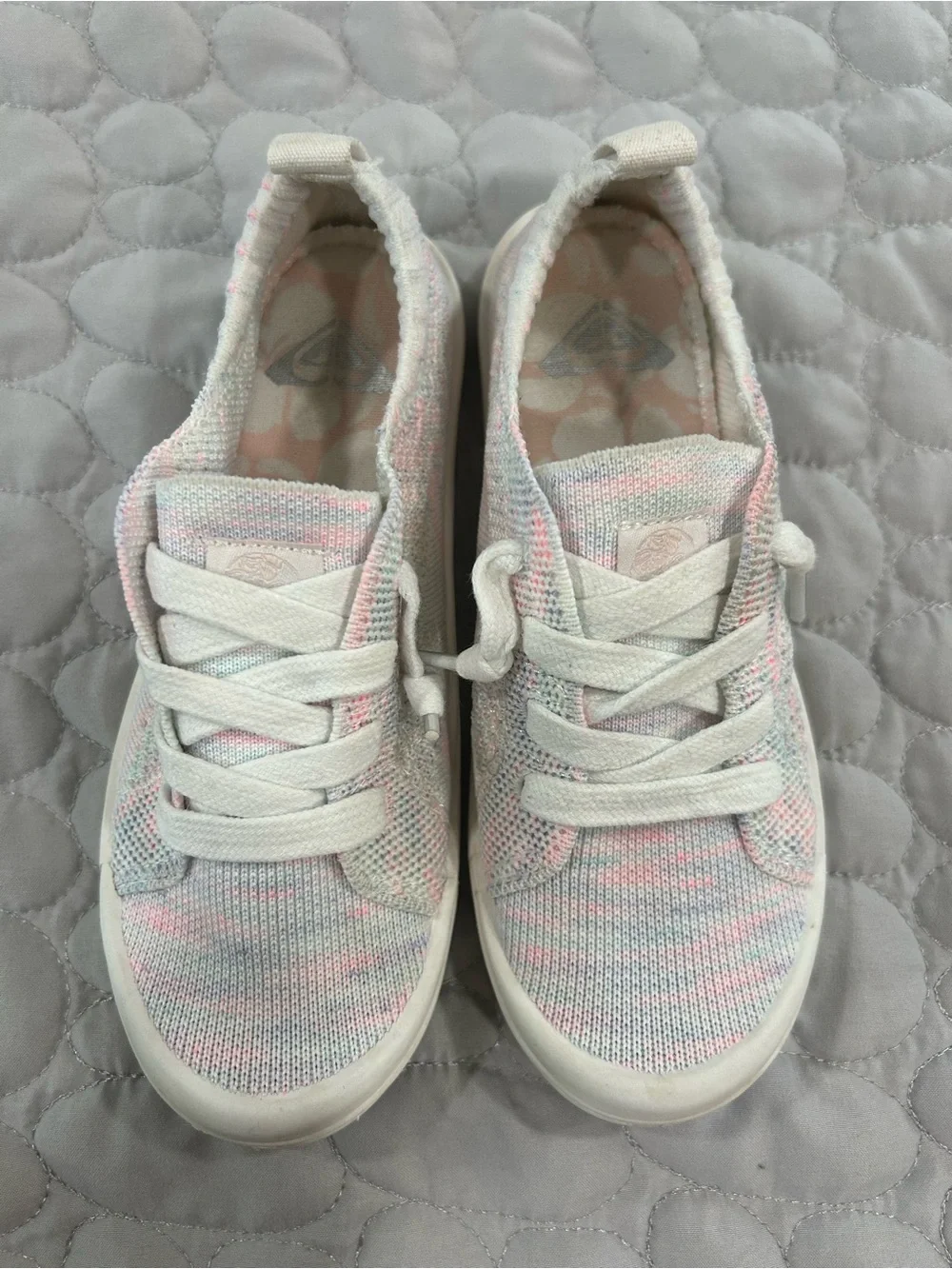 Roxy Girl’s Size 13 Pastel Knit Slip On Lace-Up Sneakers in White, Pink, Blue